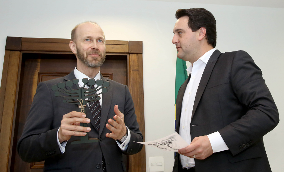 Governador Carlos Massa Ratinho Junior recebe o embaixador da Finlândia, Jouko Leinonen. Curitiba,01/10/2019 Foto:Jaelson Lucas / AEN