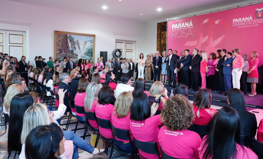 O Paraná deu início à mobilização do Outubro Rosa. Neste ano, as ações de prevenção e promoção do cuidado integral da saúde das mulheres serão levadas a 43 municípios. Elas fazem parte da campanha Paraná Rosa, lançada nesta terça-feira (1º), no Palácio Iguaçu, pelo governador Carlos Massa Ratinho Junior e pela primeira-dama Luciana Saito Massa.