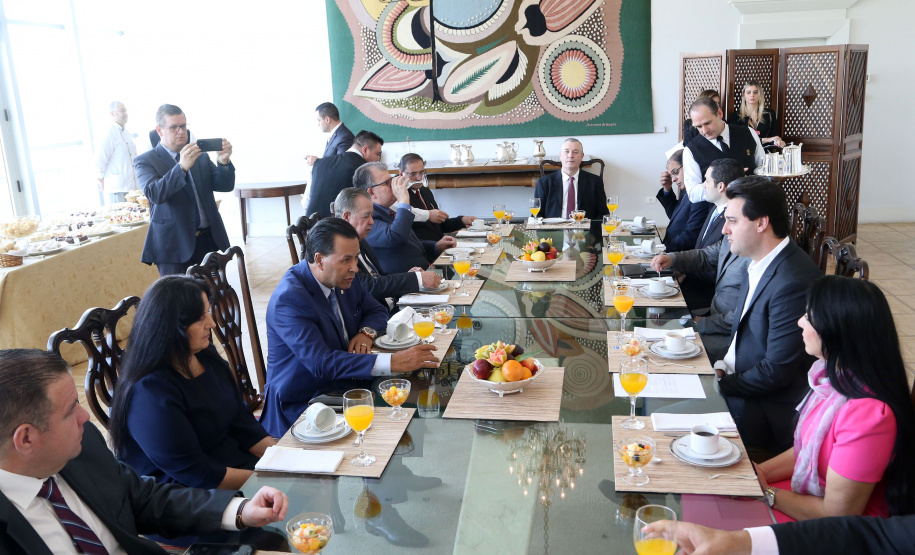 Governador Carlos Massa Ratinho Junior recebeu pastores da diretoria da Convenção das Igrejas Assembléia de Deus no Paraná.Foto Gilson Abreu/ANP