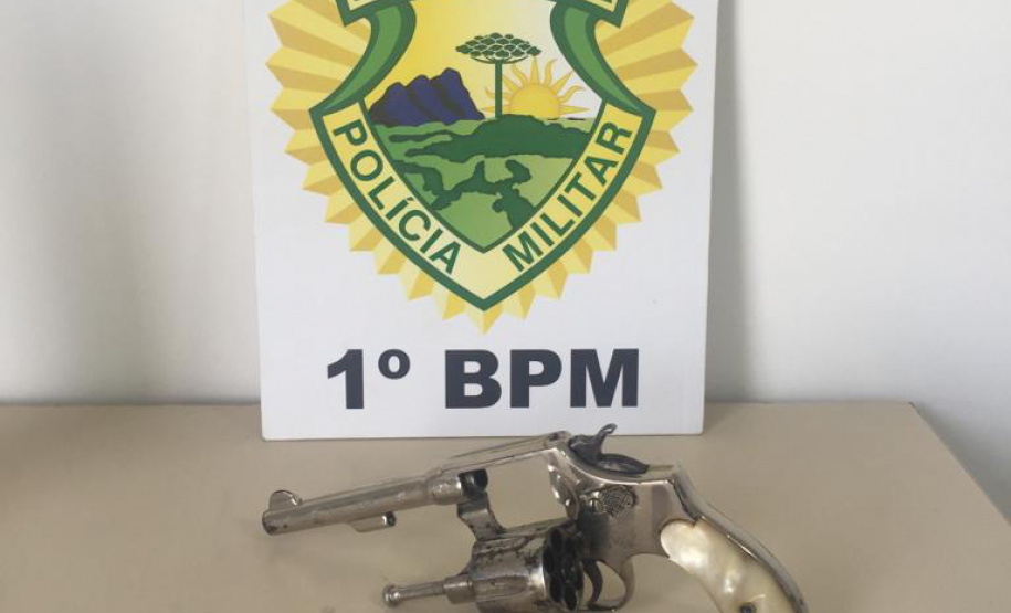 Nesta manhã foram apreendidos sete armas de fogo, R$ 6 mil em dinheiro e uma carga de cigarro contrabandeada foi recuperada. Em outras fases da investigação foram presas nove pessoas e apreendidos um quilo de crack, 1,3 quilo de cocaína, 50 munições e quatro veículos. Foto: Divulgação/SESP