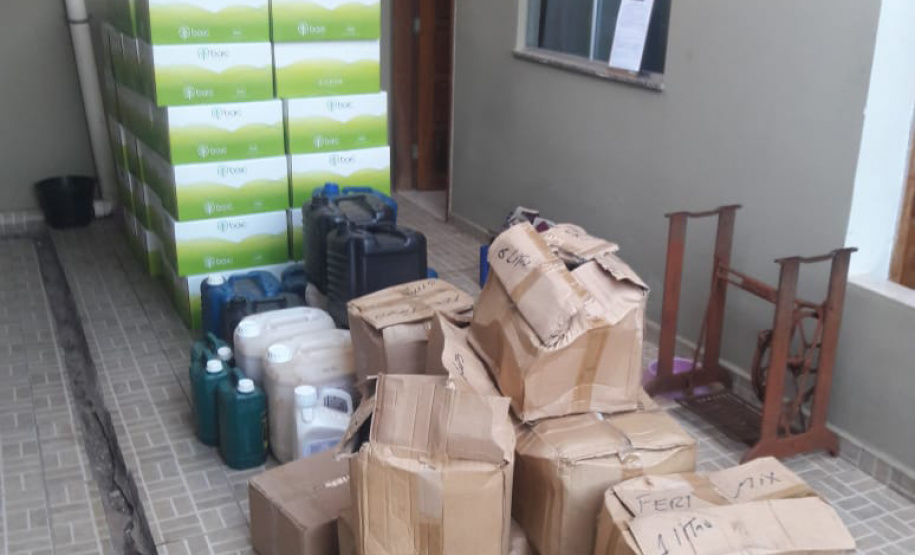 Nesta manhã foram apreendidos sete armas de fogo, R$ 6 mil em dinheiro e uma carga de cigarro contrabandeada foi recuperada. Em outras fases da investigação foram presas nove pessoas e apreendidos um quilo de crack, 1,3 quilo de cocaína, 50 munições e quatro veículos. Foto: Divulgação/SESP