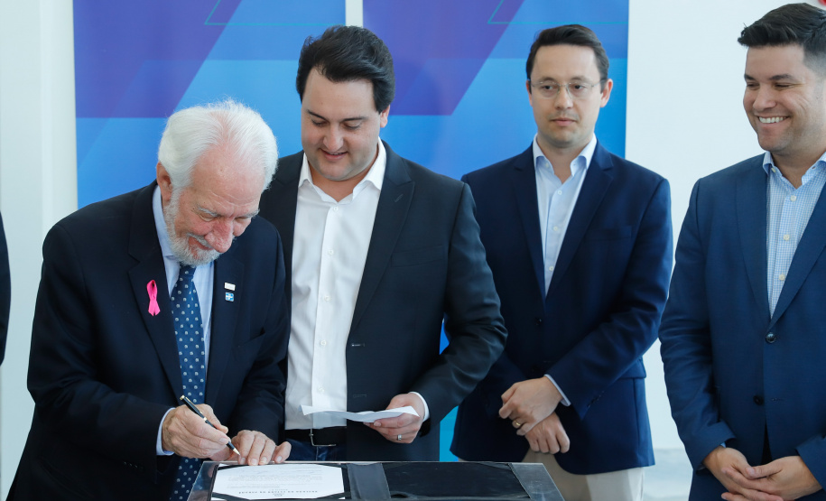 Em busca de transparência e legitimidade nos processos de concessão, que alie tarifas justas a serviços de qualidade para a população, o Governo do Paraná adota ações para fortalecer a Agência Reguladora de Serviços Públicos Delegados de Infraestrutura do Paraná (Agepar).

Nesta quarta-feira (2), o governador Carlos Massa Ratinho Junior assinou decreto de nomeação dos 20 primeiros servidores efetivos que irão compor o quadro próprio da agência.