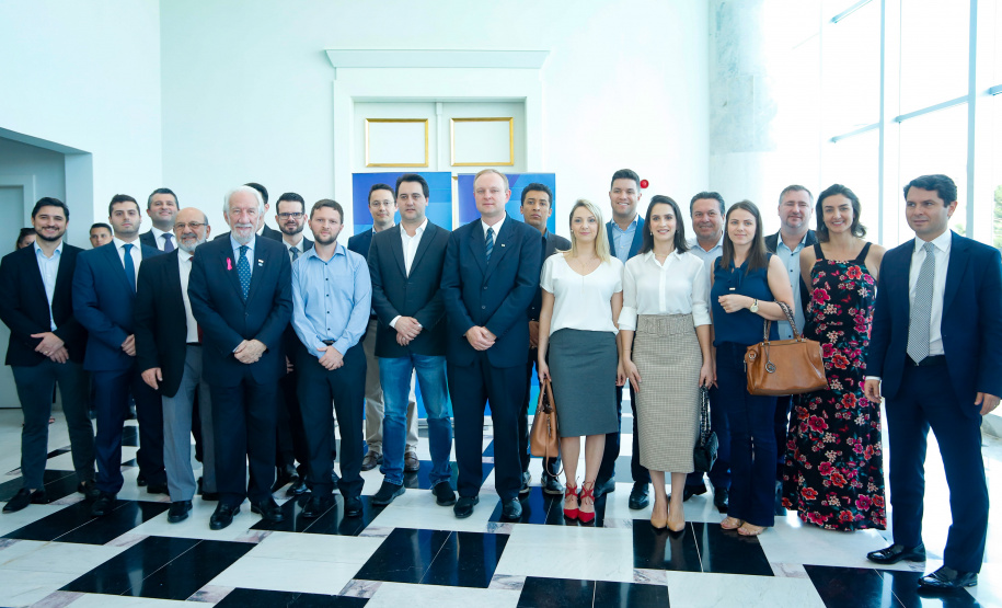 Em busca de transparência e legitimidade nos processos de concessão, que alie tarifas justas a serviços de qualidade para a população, o Governo do Paraná adota ações para fortalecer a Agência Reguladora de Serviços Públicos Delegados de Infraestrutura do Paraná (Agepar).

Nesta quarta-feira (2), o governador Carlos Massa Ratinho Junior assinou decreto de nomeação dos 20 primeiros servidores efetivos que irão compor o quadro próprio da agência.