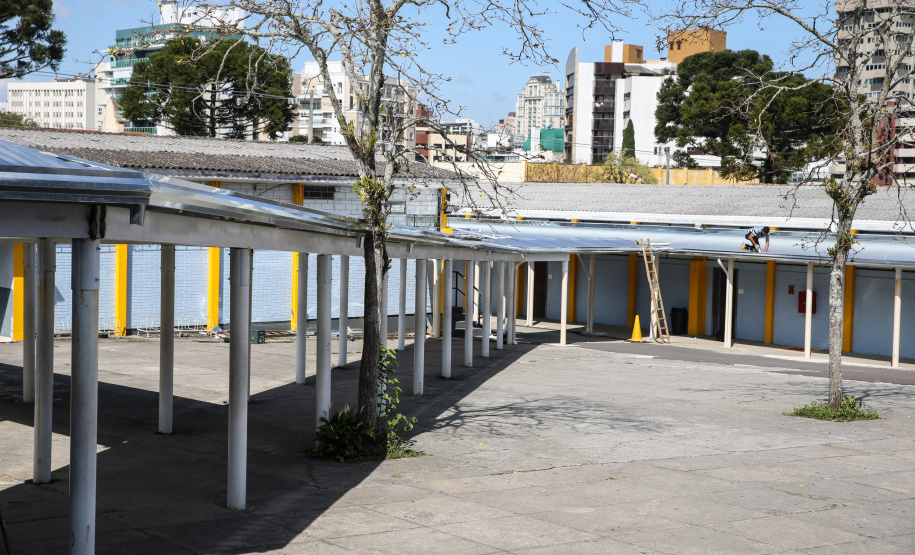 Obras de melhoria no Colégio Estadual Júlia Wanderley no Batel em Curitiba. 30/09/2019  -  Foto: Geraldo Bubniak/AEN