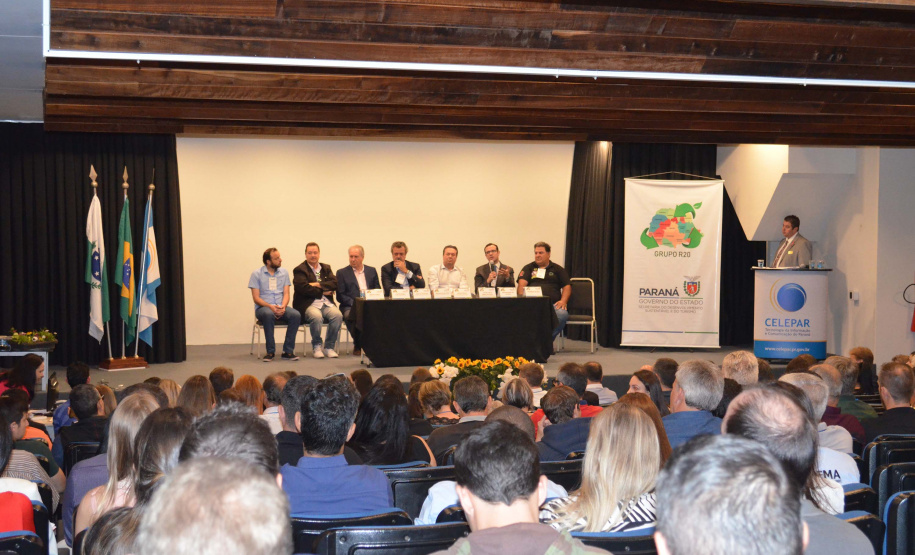 A Divisão de Resíduos Sólidos da Secretaria de Estado do Desenvolvimento Sustentável e do Turismo promoveu encontro nessa quarta-feira (02), em Curitiba, um encontro para discutir os principais avanços, projetos e dificuldades na área de resíduos sólidos no Paraná