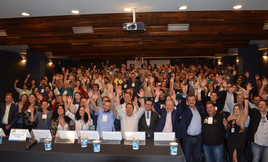 A Divisão de Resíduos Sólidos da Secretaria de Estado do Desenvolvimento Sustentável e do Turismo promoveu encontro nessa quarta-feira (02), em Curitiba, um encontro para discutir os principais avanços, projetos e dificuldades na área de resíduos sólidos no Paraná