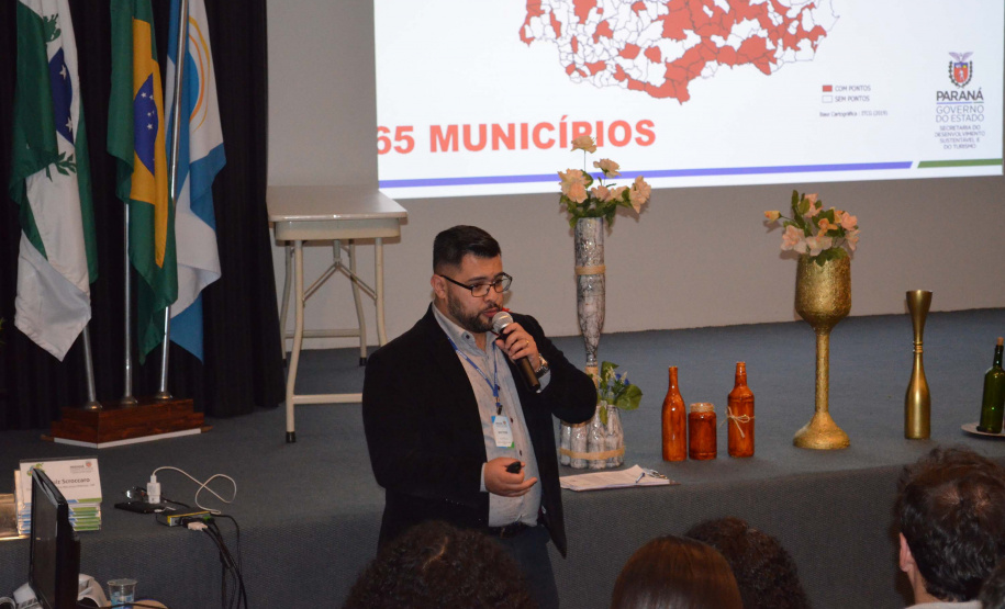 A Divisão de Resíduos Sólidos da Secretaria de Estado do Desenvolvimento Sustentável e do Turismo promoveu encontro nessa quarta-feira (02), em Curitiba, um encontro para discutir os principais avanços, projetos e dificuldades na área de resíduos sólidos no Paraná