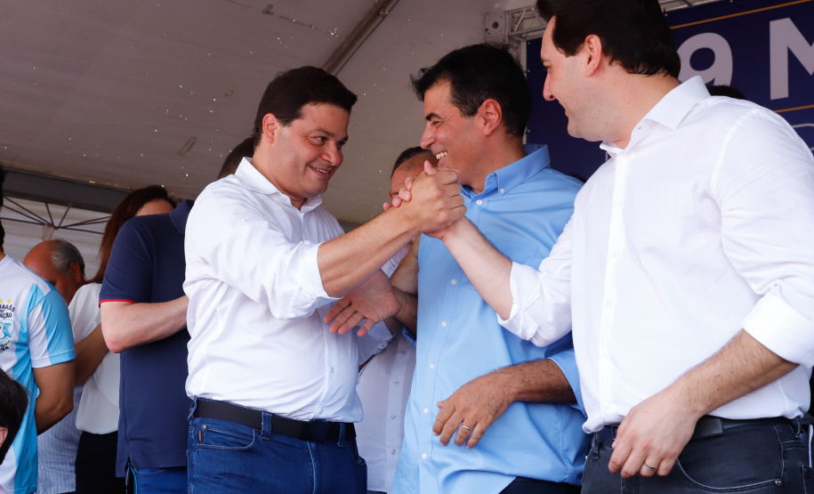 Londrina e outros sete municípios do Norte do Paraná terão R$ 29,8 milhões para fazer investimentos em escolas, ruas, centro cultural e compra de equipamentos. O governador Carlos Massa Ratinho Junior esteve nesta quinta-feira (03) em Londrina, onde recebeu os prefeitos e autorizou as licitações e homologações dos projetos.