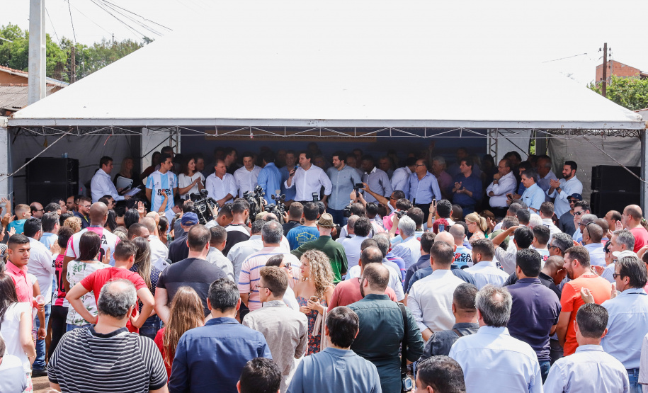 Londrina e outros sete municípios do Norte do Paraná terão R$ 29,8 milhões para fazer investimentos em escolas, ruas, centro cultural e compra de equipamentos. O governador Carlos Massa Ratinho Junior esteve nesta quinta-feira (03) em Londrina, onde recebeu os prefeitos e autorizou as licitações e homologações dos projetos.