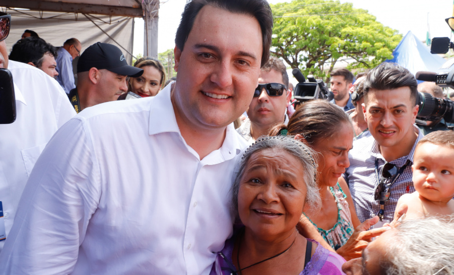 Londrina e outros sete municípios do Norte do Paraná terão R$ 29,8 milhões para fazer investimentos em escolas, ruas, centro cultural e compra de equipamentos. O governador Carlos Massa Ratinho Junior esteve nesta quinta-feira (03) em Londrina, onde recebeu os prefeitos e autorizou as licitações e homologações dos projetos.