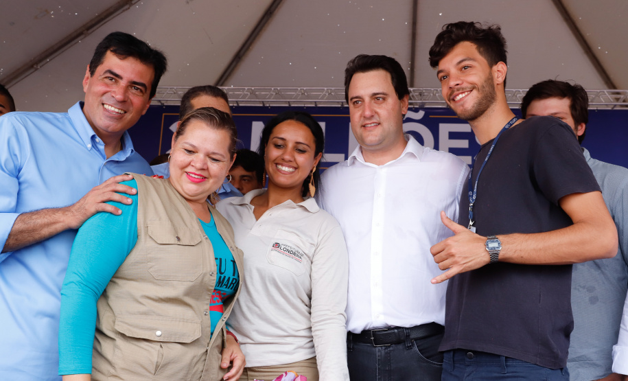 Londrina e outros sete municípios do Norte do Paraná terão R$ 29,8 milhões para fazer investimentos em escolas, ruas, centro cultural e compra de equipamentos. O governador Carlos Massa Ratinho Junior esteve nesta quinta-feira (03) em Londrina, onde recebeu os prefeitos e autorizou as licitações e homologações dos projetos.