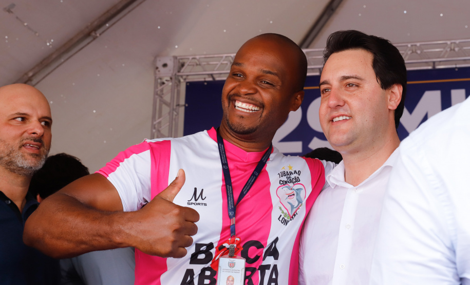 Londrina e outros sete municípios do Norte do Paraná terão R$ 29,8 milhões para fazer investimentos em escolas, ruas, centro cultural e compra de equipamentos. O governador Carlos Massa Ratinho Junior esteve nesta quinta-feira (03) em Londrina, onde recebeu os prefeitos e autorizou as licitações e homologações dos projetos.