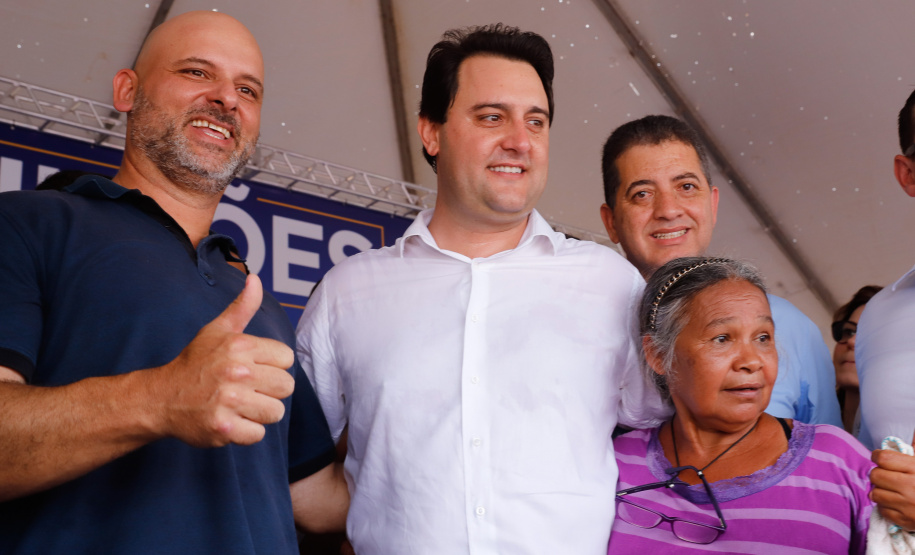 Londrina e outros sete municípios do Norte do Paraná terão R$ 29,8 milhões para fazer investimentos em escolas, ruas, centro cultural e compra de equipamentos. O governador Carlos Massa Ratinho Junior esteve nesta quinta-feira (03) em Londrina, onde recebeu os prefeitos e autorizou as licitações e homologações dos projetos.