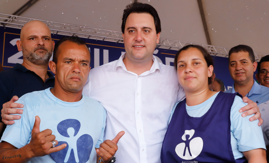 Londrina e outros sete municípios do Norte do Paraná terão R$ 29,8 milhões para fazer investimentos em escolas, ruas, centro cultural e compra de equipamentos. O governador Carlos Massa Ratinho Junior esteve nesta quinta-feira (03) em Londrina, onde recebeu os prefeitos e autorizou as licitações e homologações dos projetos.