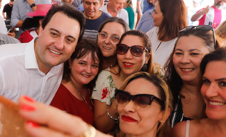 Londrina e outros sete municípios do Norte do Paraná terão R$ 29,8 milhões para fazer investimentos em escolas, ruas, centro cultural e compra de equipamentos. O governador Carlos Massa Ratinho Junior esteve nesta quinta-feira (03) em Londrina, onde recebeu os prefeitos e autorizou as licitações e homologações dos projetos.