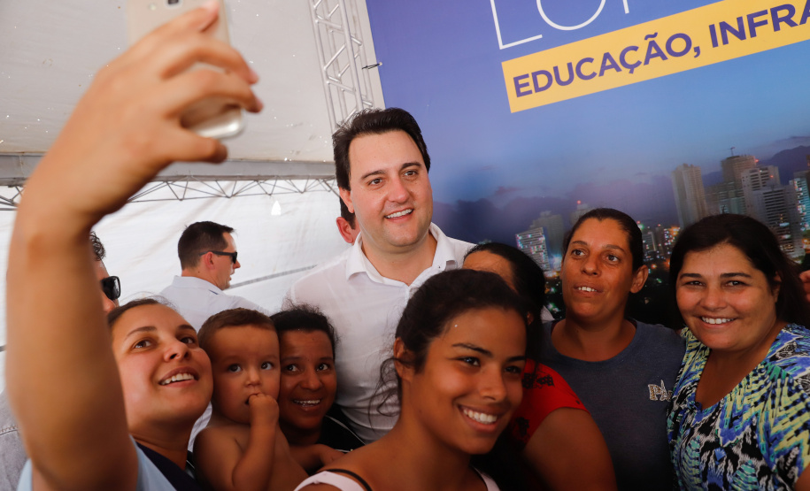 Londrina e outros sete municípios do Norte do Paraná terão R$ 29,8 milhões para fazer investimentos em escolas, ruas, centro cultural e compra de equipamentos. O governador Carlos Massa Ratinho Junior esteve nesta quinta-feira (03) em Londrina, onde recebeu os prefeitos e autorizou as licitações e homologações dos projetos.
