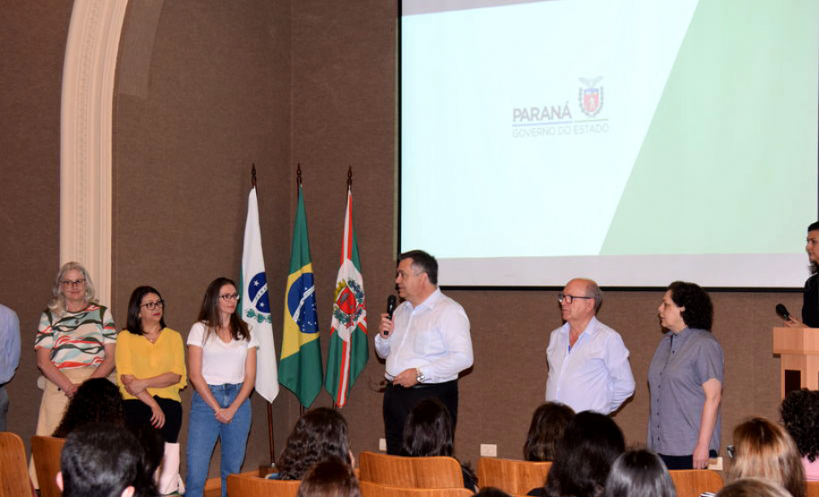 O Manejo Clínico da Febre Amarela foi o tema desenvolvido nesta quinta-feira (3) pelos técnicos do Ministério da Saúde e da Secretaria de Estado da Saúde em palestra para mais de 200 profissionais da área da saúde e para gestores municipais de todas as regiões do Estado. O evento aconteceu no auditório do Hospital do Trabalhador, em Curitiba. Foto: Divulgação/SESA