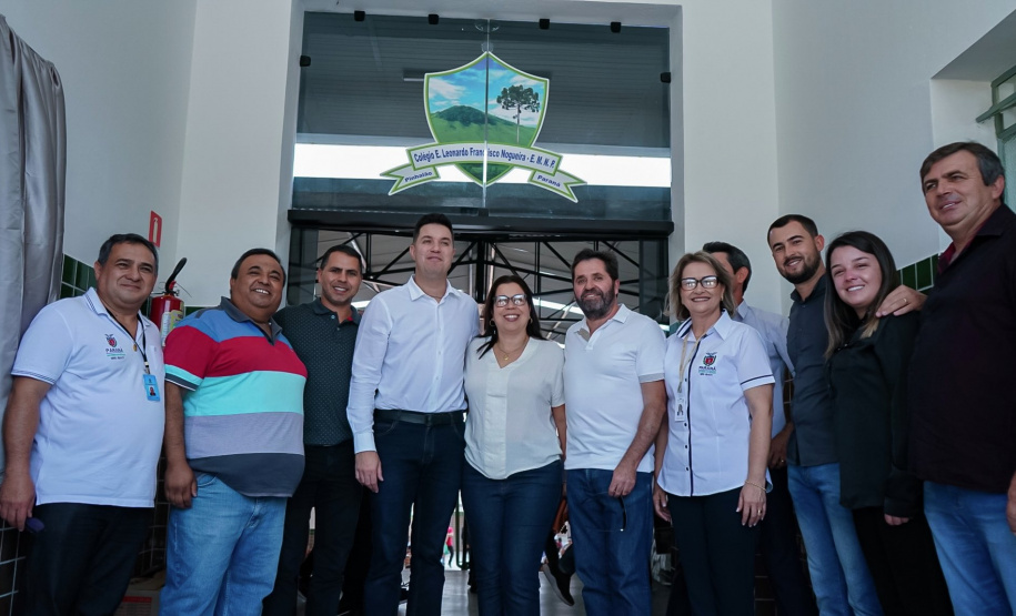 O chefe da Casa Civil, Guto Silva, e o secretário de Infraestrutura e Logística, Sandro Alex, entregaram nesta quinta-feira (3) obras do governo estadual em municípios do Norte Pioneiro. Além das inaugurações, participaram de encontros com empresários e prefeitos onde destacaram os projetos prioritários para a região. Foto: Guilherme Flores/Casa Civil