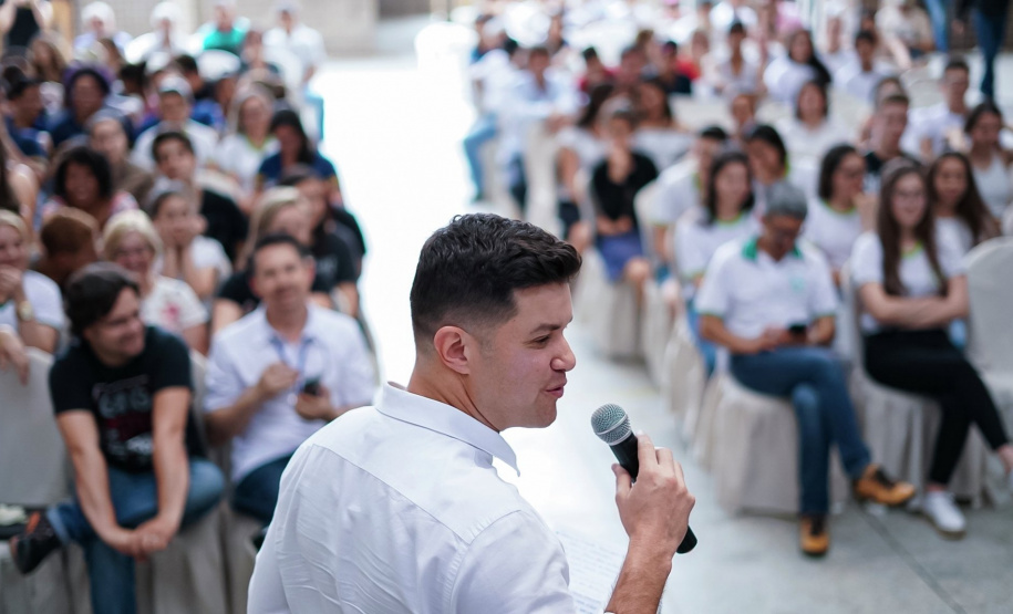 O chefe da Casa Civil, Guto Silva, e o secretário de Infraestrutura e Logística, Sandro Alex, entregaram nesta quinta-feira (3) obras do governo estadual em municípios do Norte Pioneiro. Além das inaugurações, participaram de encontros com empresários e prefeitos onde destacaram os projetos prioritários para a região. Foto: Guilherme Flores/Casa Civil