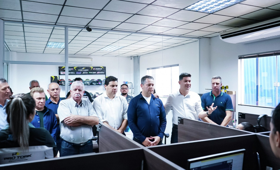 O chefe da Casa Civil, Guto Silva, e o secretário de Infraestrutura e Logística, Sandro Alex, entregaram nesta quinta-feira (3) obras do governo estadual em municípios do Norte Pioneiro. Além das inaugurações, participaram de encontros com empresários e prefeitos onde destacaram os projetos prioritários para a região. Foto: Guilherme Flores/Casa Civil