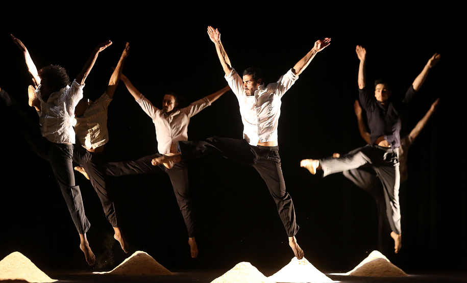 Abertura do 17º Festival de Dança de Londrina.