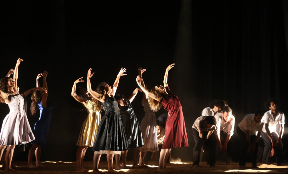 Abertura do 17º Festival de Dança de Londrina.