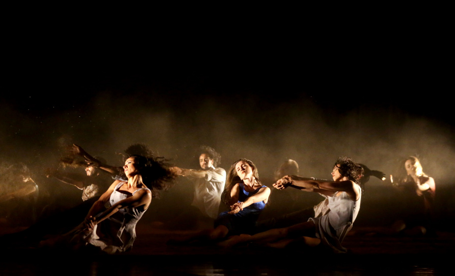 Abertura do 17º Festival de Dança de Londrina.