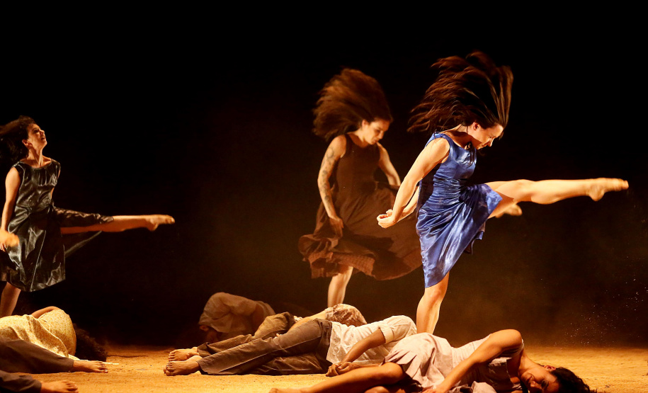 Abertura do 17º Festival de Dança de Londrina.