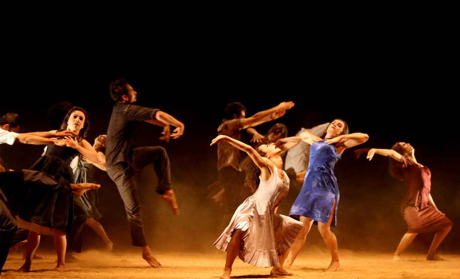 Abertura do 17º Festival de Dança de Londrina.