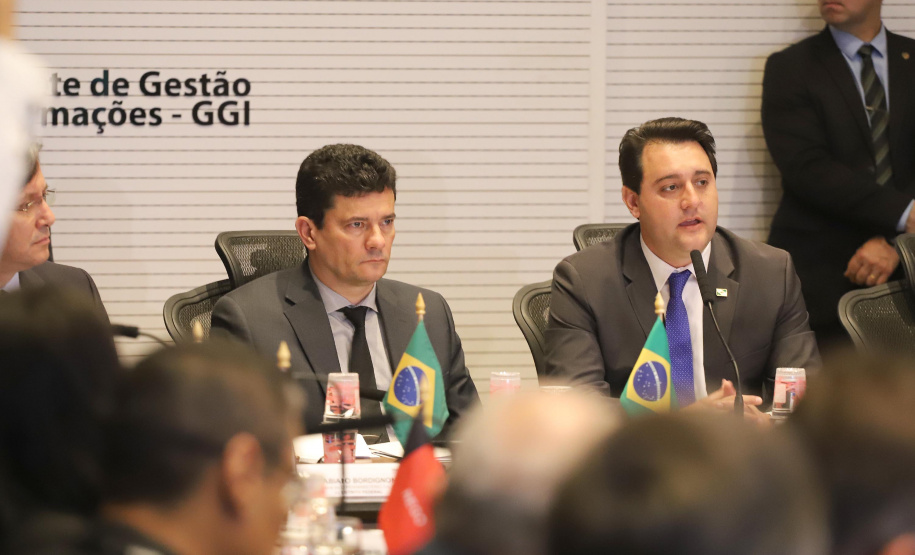 O governador Carlos Massa Ratinho Junior e o ministro da Justiça Sergio Moro, participaram da Encontro do Conselho Nacional de Secretários de Estado da Justiça, Cidadania, Direitos Humanos e Administração Penitenciária. Participaram: os secretários: de Segurança Pública, cel. Romulo Marinho Soares; entre outros.Curitiba, 04-10-19.Foto: Arnaldo Alves / AEN.