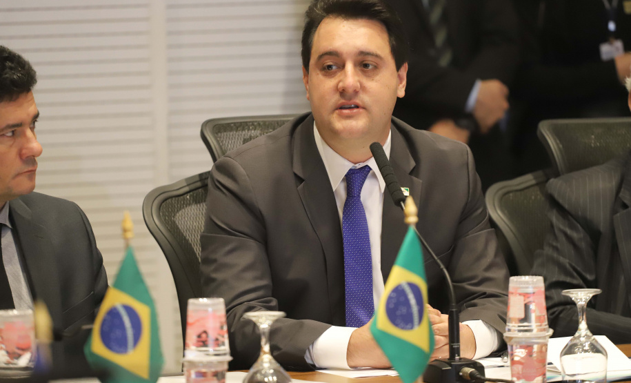 O governador Carlos Massa Ratinho Junior e o ministro da Justiça Sergio Moro, participaram da Encontro do Conselho Nacional de Secretários de Estado da Justiça, Cidadania, Direitos Humanos e Administração Penitenciária. Participaram: os secretários: de Segurança Pública, cel. Romulo Marinho Soares; entre outros.Curitiba, 04-10-19.Foto: Arnaldo Alves / AEN.
