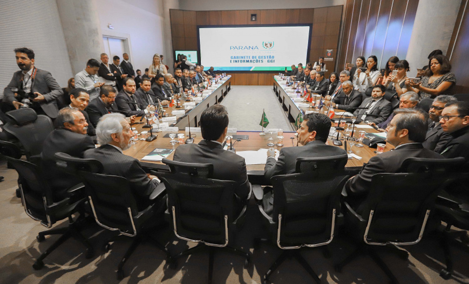 O governador Carlos Massa Ratinho Junior e o ministro da Justiça Sergio Moro, participaram da Encontro do Conselho Nacional de Secretários de Estado da Justiça, Cidadania, Direitos Humanos e Administração Penitenciária. Participaram: os secretários: de Segurança Pública, cel. Romulo Marinho Soares; entre outros.Curitiba, 04-10-19.Foto: Arnaldo Alves / AEN.