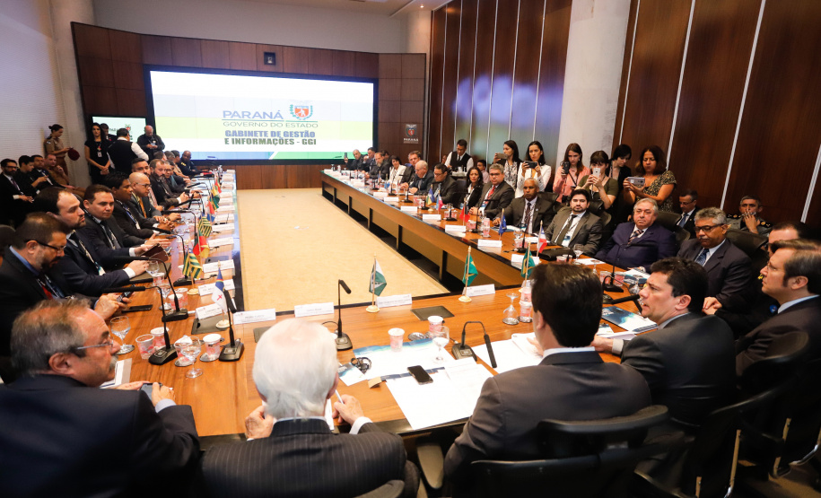 O governador Carlos Massa Ratinho Junior abriu nesta sexta-feira (04) a reunião do Conselho Nacional dos Secretários de Estado da Justiça, da Cidadania, Direitos Humanos e Administração Penitenciária (Consej), realizada no Palácio Iguaçu, em Curitiba.