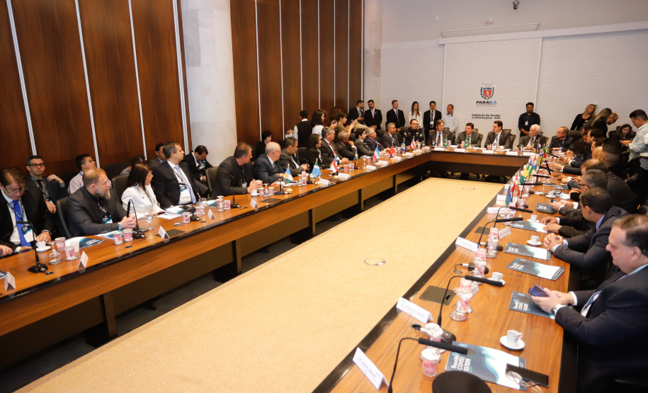 O governador Carlos Massa Ratinho Junior abriu nesta sexta-feira (04) a reunião do Conselho Nacional dos Secretários de Estado da Justiça, da Cidadania, Direitos Humanos e Administração Penitenciária (Consej), realizada no Palácio Iguaçu, em Curitiba.