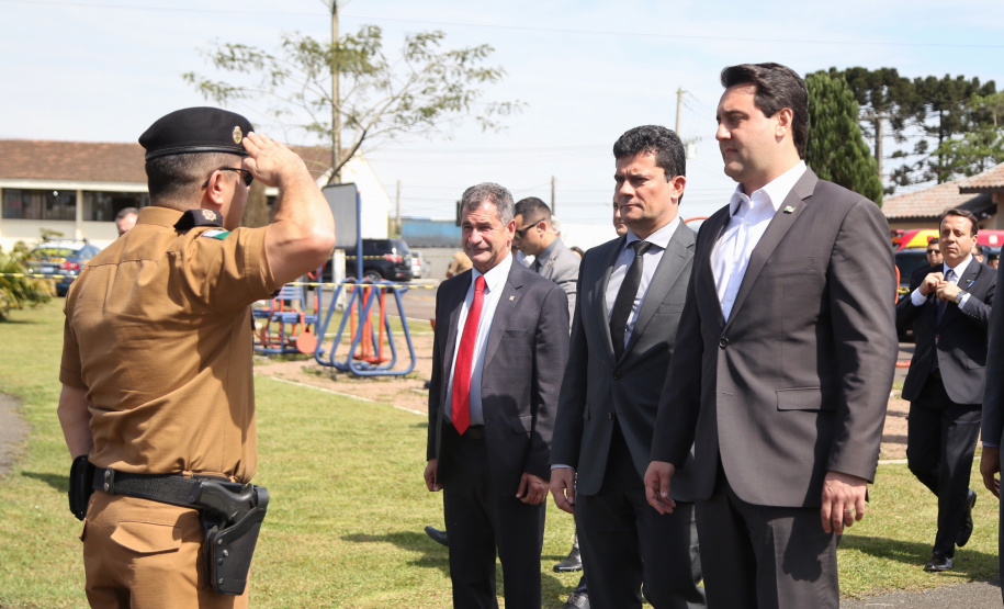 O governador Carlos Massa Ratinho Junior e o ministro da Justiça e Segurança Pública, Sergio Moro, visitam a Base da Força Nacional de Segurança Pública, em São José dos Pinhais. Foto: José Fernando Ogura/AEN