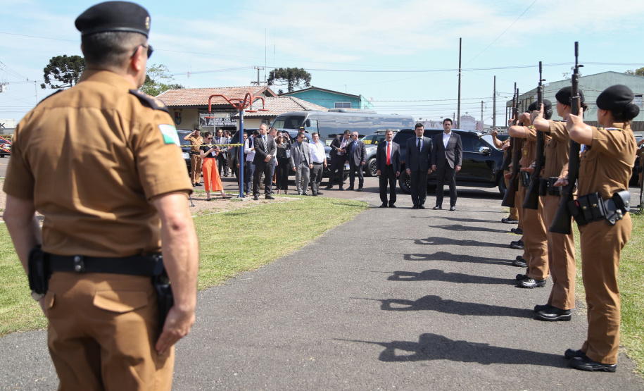 O governador Carlos Massa Ratinho Junior e o ministro da Justiça e Segurança Pública, Sergio Moro, visitam a Base da Força Nacional de Segurança Pública, em São José dos Pinhais. Foto: José Fernando Ogura/AEN