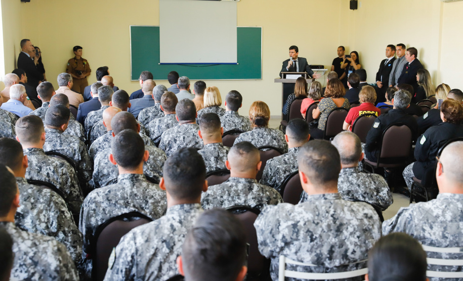 O governador Carlos Massa Ratinho Junior e o ministro da Justiça e Segurança Pública, Sergio Moro, visitam a Base da Força Nacional de Segurança Pública, em São José dos Pinhais.