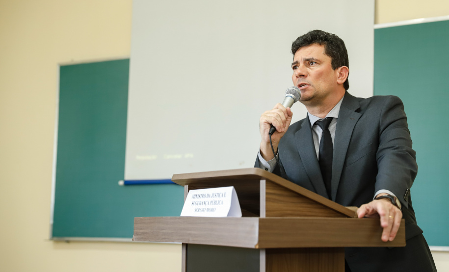 O governador Carlos Massa Ratinho Junior e o ministro da Justiça e Segurança Pública, Sergio Moro, visitam a Base da Força Nacional de Segurança Pública, em São José dos Pinhais.