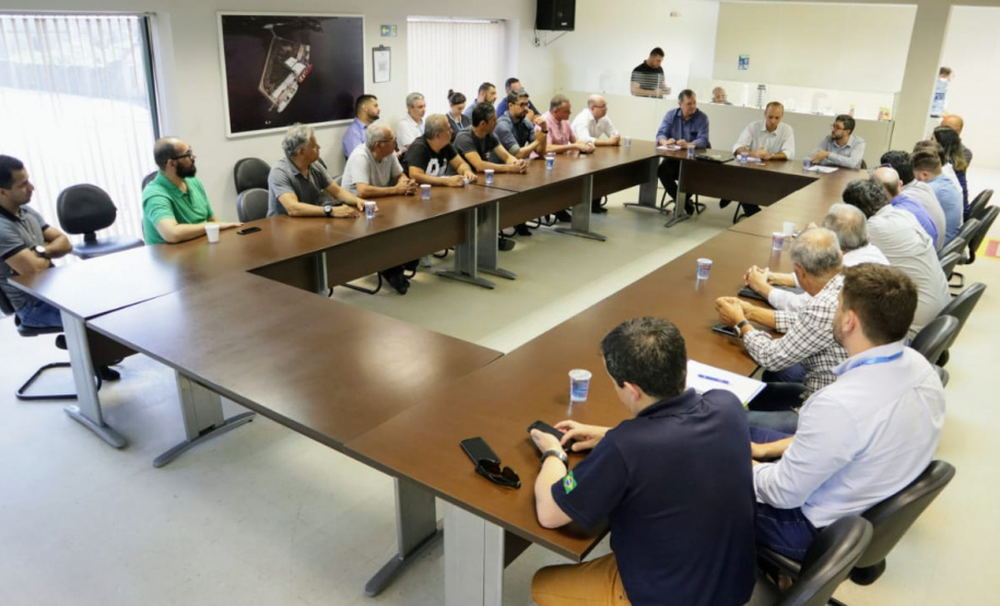 O Conselho da Autoridade Portuária de Antonina retomou, nesta sexta-feira (4), as reuniões periódicas que discutem temas envolvendo o porto, empresas do setor e o crescimento da cidade. Os encontros não aconteciam há quase dois anos e a partir de agora deverão ser trimestrais.Foto: Claudio Neves/Portos do Paraná