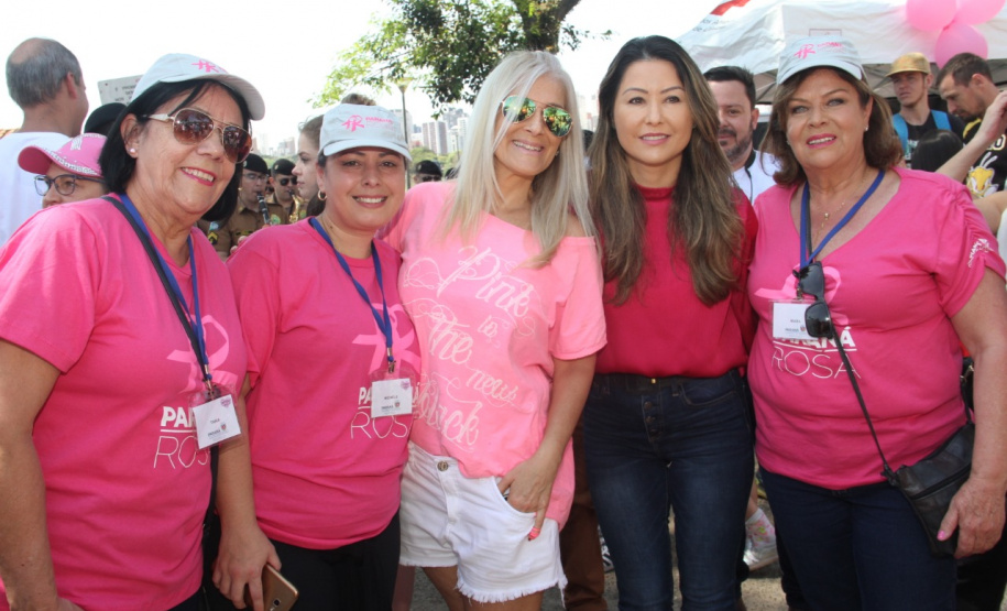 Outubro Rosa do Governo do Paraná reúne mais de mil pessoas no Parque Barigui. Foto:Divulgação/SEJUF
