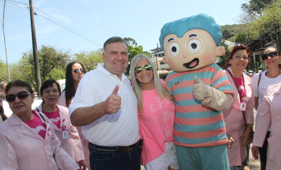 Outubro Rosa do Governo do Paraná reúne mais de mil pessoas no Parque Barigui. Foto:Divulgação/SEJUF