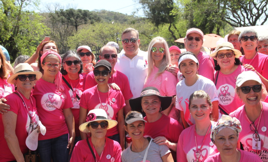 Outubro Rosa do Governo do Paraná reúne mais de mil pessoas no Parque Barigui. Foto:Divulgação/SEJUF