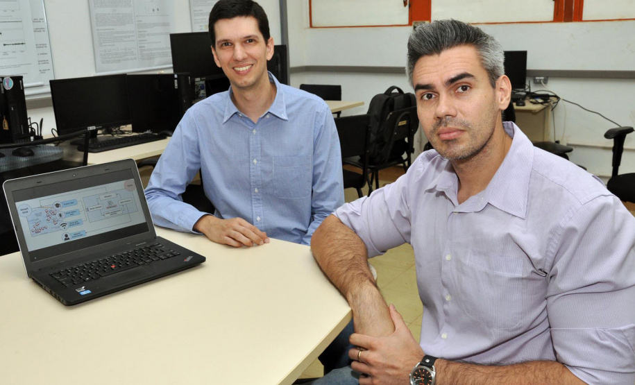 Os pesquisadores Sylvio Barbon Junior e Bruno Bogaz Zarpelão, ambos do Departamento de Ciência da Computação, estarão em Abu Dhabi, no próximo dia 14. Foto: Divulgação/UEL