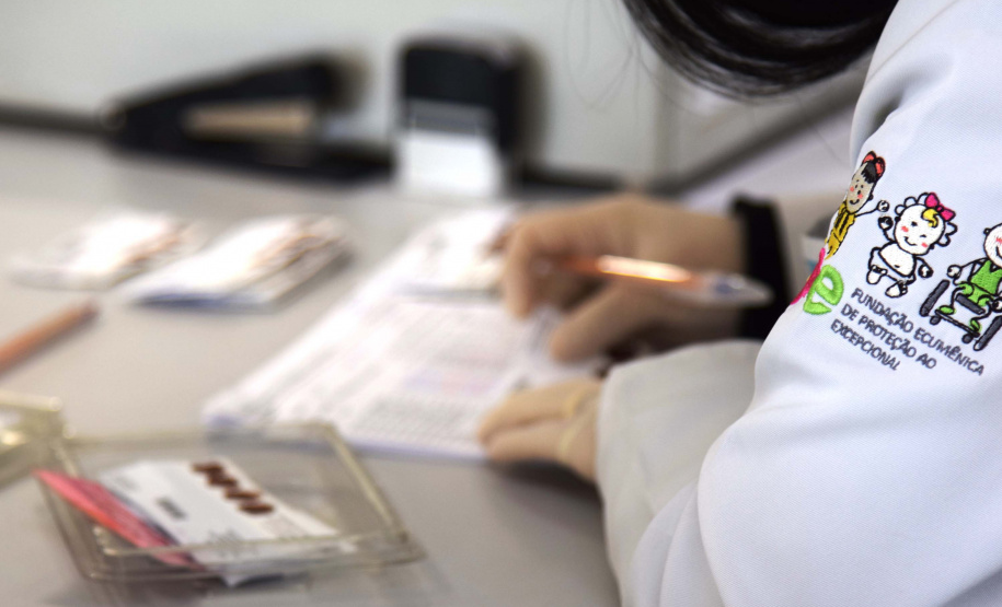 O Paraná ampliou em 17% o número de Teste da Mãezinha em 2019, em comparação aos dois últimos anos. De janeiro até 30 de setembro, 51.191 mulheres fizeram o procedimento para identificação de situações que podem levar risco à gestação e ao parto prematuro, a exemplo da doença falciforme e a talassemia. A coleta de sangue para o exame é recomendada a partir do primeiro trimestre da gravidez. Foto: Divulgação/SESA