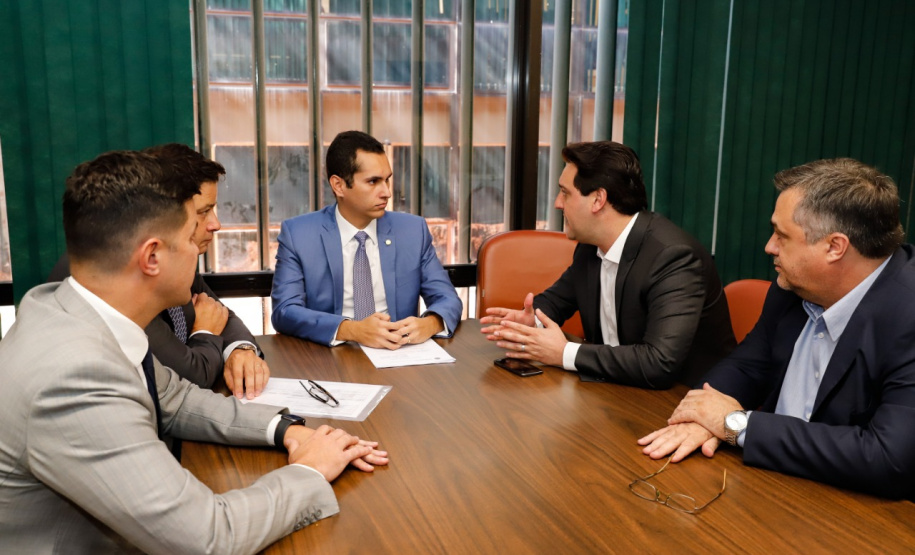 Governador Carlos Massa Ratinho Junior durante reunião com o deputado federal Domigos Neto(CE).