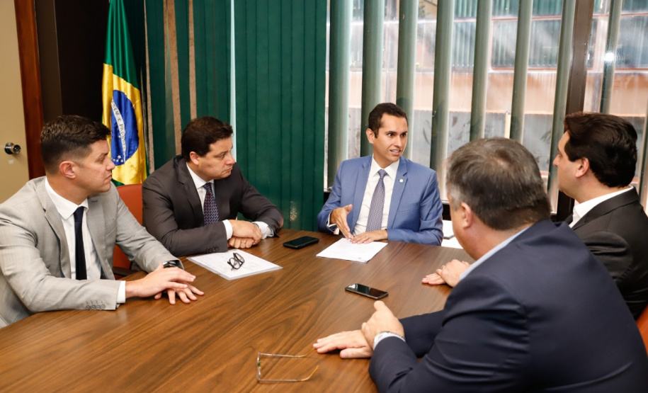 Governador Carlos Massa Ratinho Junior durante reunião com o deputado federal Domigos Neto(CE).