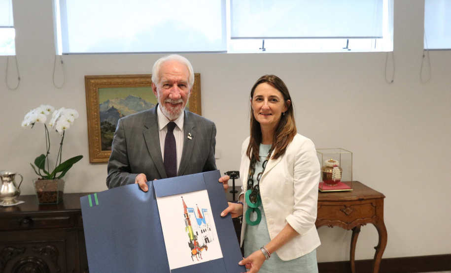 O vice-governador Darci Piana recebeu nesta terça-feira (8) a chefe de Delegação Adjunta da União Europeia (UE) no Brasil, Ana Beatriz Martins. Na reunião, foram discutidos temas de interesse do Governo do Estado, como a janela para investimentos estrangeiros em infraestrutura (rodovias e ferrovias) e projetos de turismo e comércio bilateral, além do acordo Mercosul-UE. Foto: Camila Tonetti/Vice-governadoria