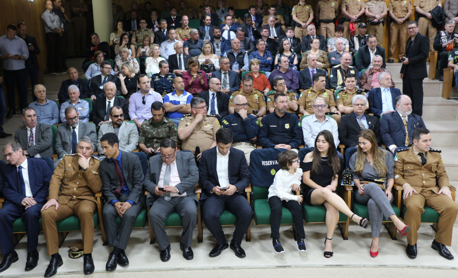 O Batalhão de Polícia Rodoviária (BPRv) recebeu nesta quarta-feira (09), na sede do Departamento de Estradas e Rodagens (DER-PR), em Curitiba, o novo comandante da unidade. O coronel Erich Wagner Osternack passou a função ao tenente-coronel Olavo Vianei Francischett Nunes, que desde 2012 chefiava a Central de Operações Policiais Militares (Copom).