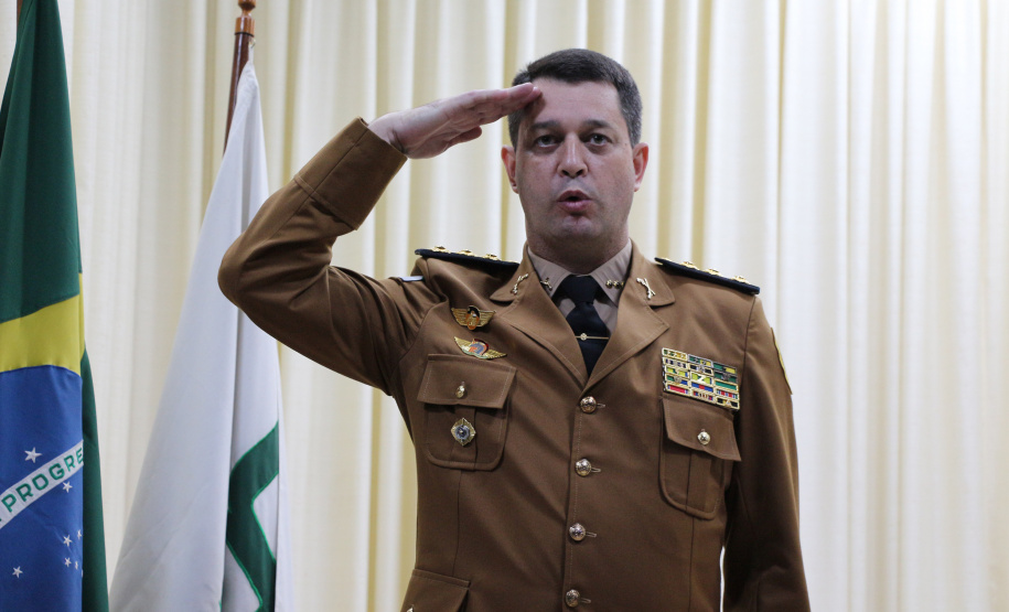 O Batalhão de Polícia Rodoviária (BPRv) recebeu nesta quarta-feira (09), na sede do Departamento de Estradas e Rodagens (DER-PR), em Curitiba, o novo comandante da unidade. O coronel Erich Wagner Osternack passou a função ao tenente-coronel Olavo Vianei Francischett Nunes, que desde 2012 chefiava a Central de Operações Policiais Militares (Copom).Na foto,  Cel Erick.