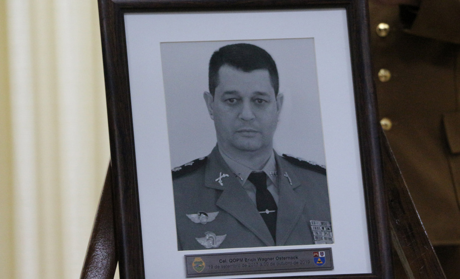 O Batalhão de Polícia Rodoviária (BPRv) recebeu nesta quarta-feira (09), na sede do Departamento de Estradas e Rodagens (DER-PR), em Curitiba, o novo comandante da unidade. O coronel Erich Wagner Osternack passou a função ao tenente-coronel Olavo Vianei Francischett Nunes, que desde 2012 chefiava a Central de Operações Policiais Militares (Copom).